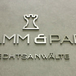 3D Buchstaben Logo aus Metall - Plexiglas Sandwich