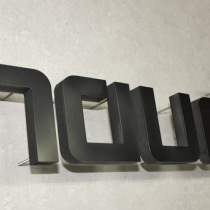 3D Buchstaben aus lackiertem PVC-Hartschaum